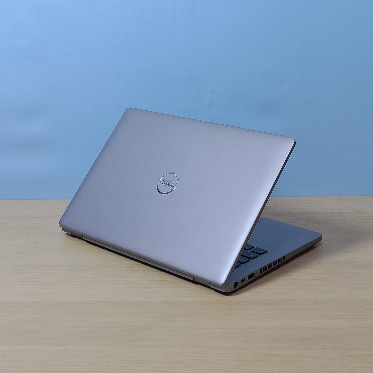 Dell Latitude 5410 Belakang Kanan Butik Laptop
